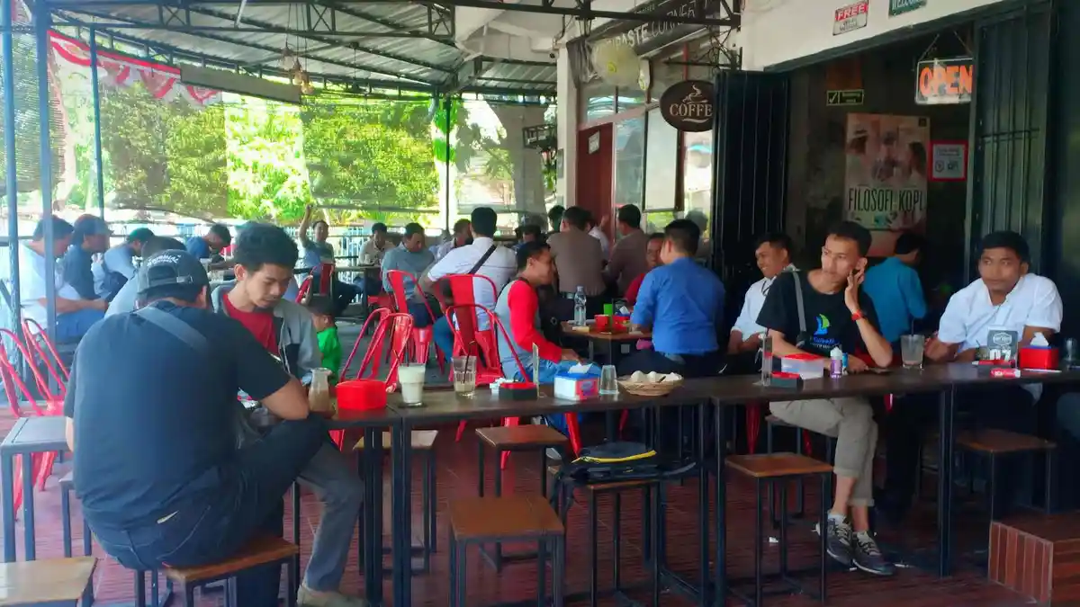 Mau Nongkrong di Parepare ? Kopi Paste Coffee Shop Bisa Jadi Pilihan