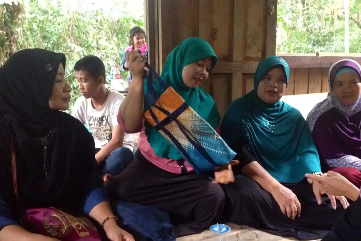 Inilah Kisah Seorang Nenek Kuli Batu Beralih Jadi Pengrajin Tikar di Kayong Utara