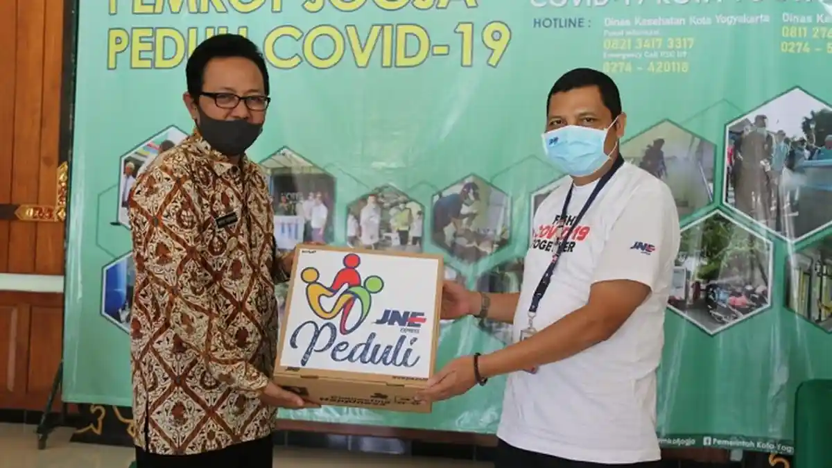 JNE Yogyakarta Berikan 180 APD kepada Dinas Kesehatan Yogyakarta