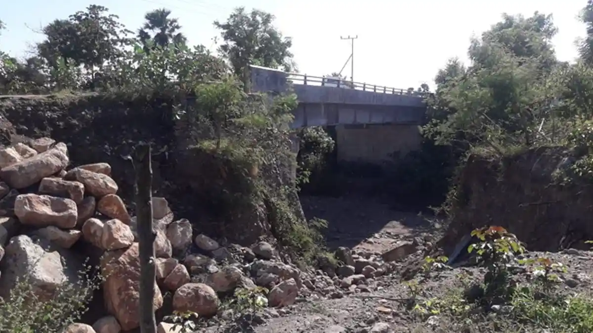 Jembatan Wakasa di Nagekeo Mengancam Nyawa