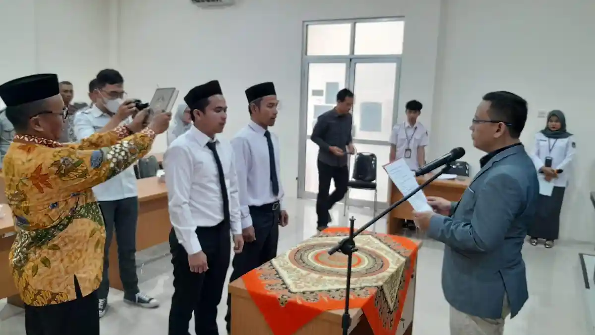 KPU Lantik Dua Anggota PPS Pengganti Antar Waktu