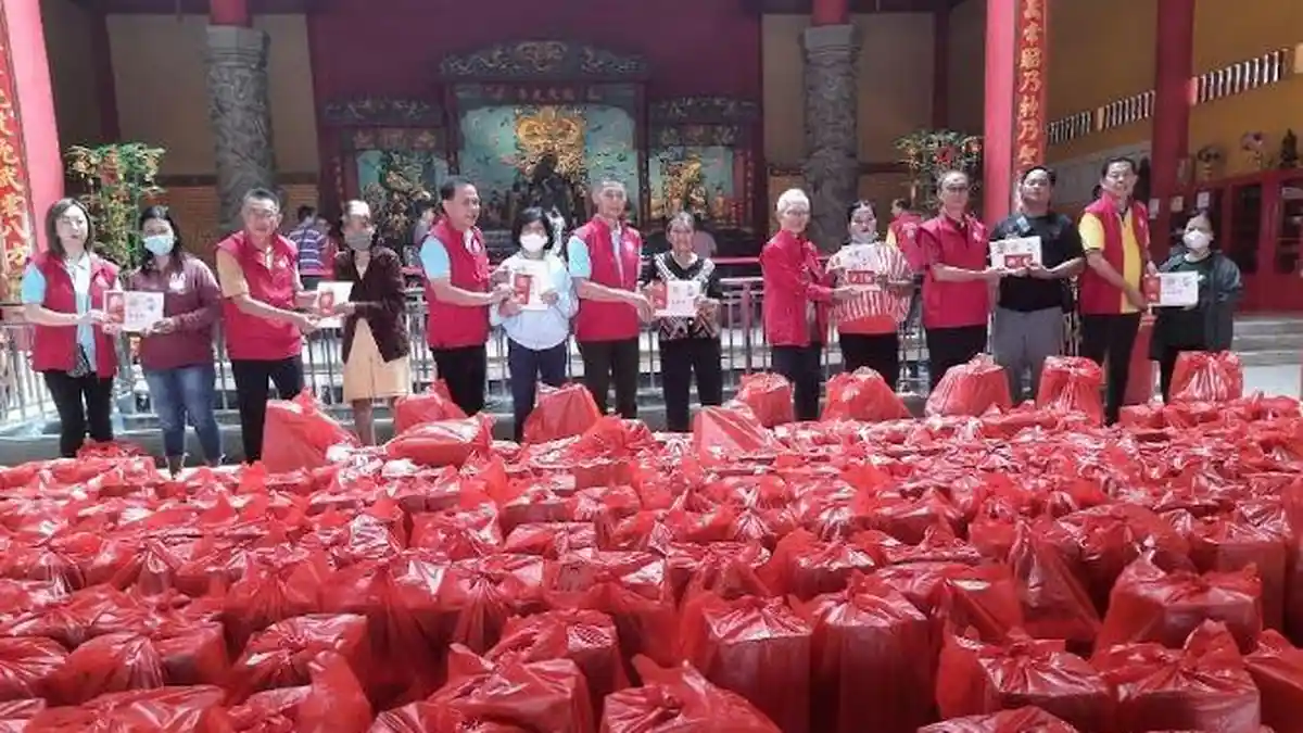 PBBI 2575 Riau, Bagikan 341 Paket Sembako di Vihara Satya Dharma