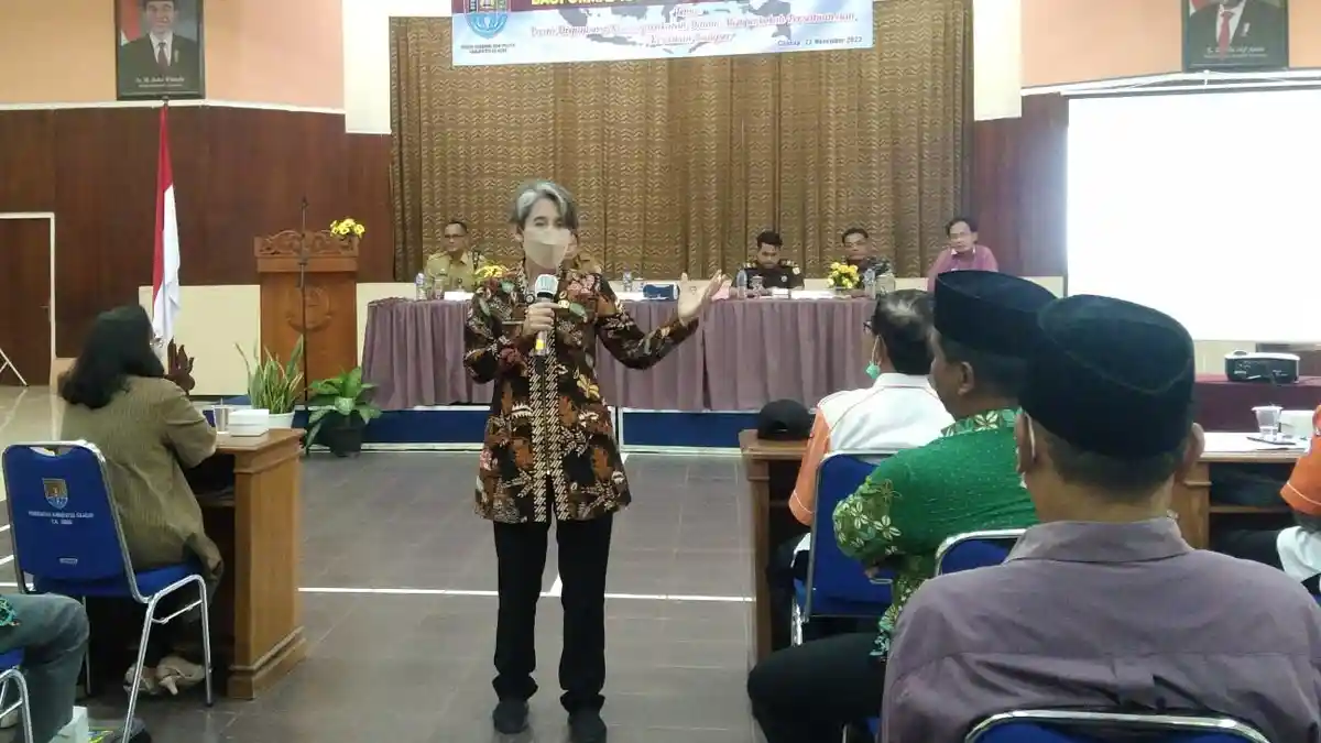 Dengan Gaya Cablaka Khas Ngapak, Pj Bupati Cilacap Ninit Minta Ormas Jaga Pemilu 2024 Kondusif