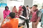 Ribuan-KPM-antri-pencarian-PKH-tahap-III-di-kantor-Pos-Kepahiang.jpg