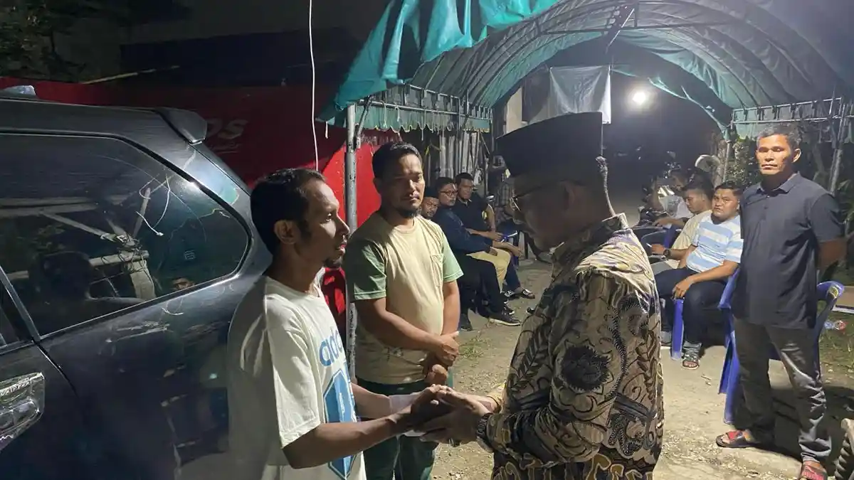 Haji Uma Kunjungi Korban Kebakaran di Krueng Barona Jaya, Aceh Besar