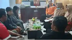 Dua-wanita-yang-diduga-Open-BO-di-Michat-terjaring-operasi-Pol-PP.jpg