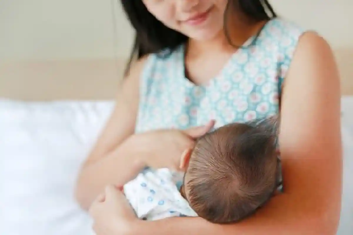 Panduan Kemenkes RI tentang Memberikan ASI bagi Ibu Menyusui yang Positif Covid-19