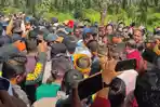 Sempat Tegang,  Warga Persukuan Melayu Rantau Kasai Rohul Pasang Plang di Eks Kebun Torganda