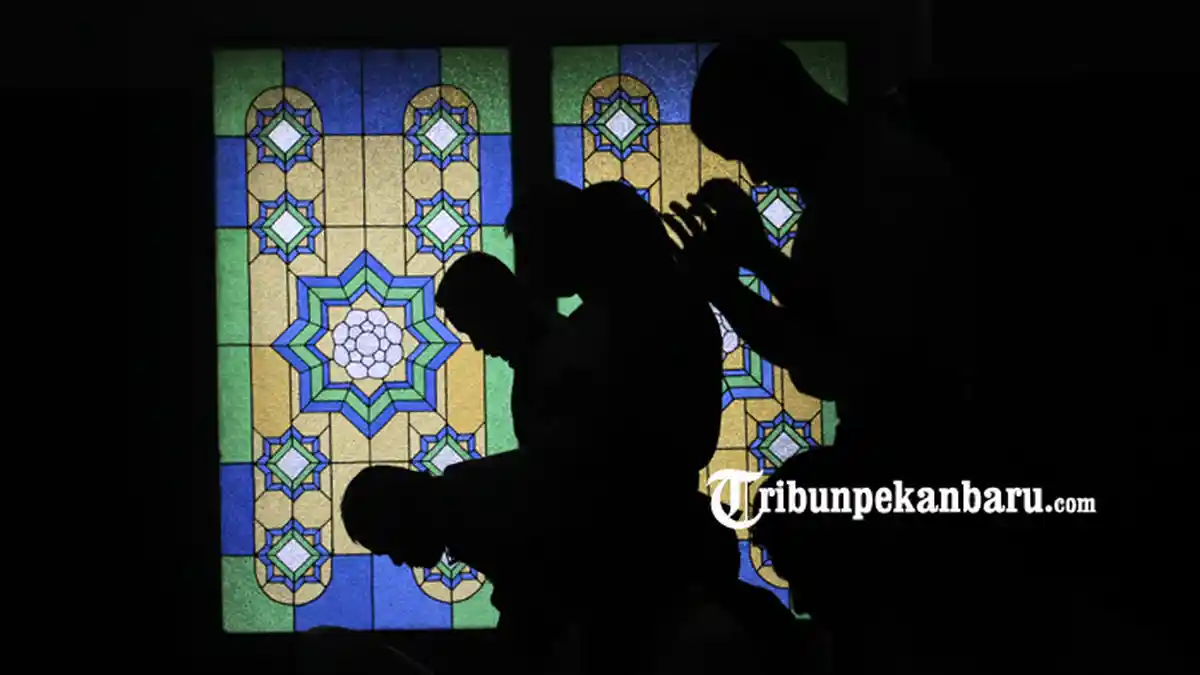 FOTO : Beribadah di Mesjid Agung An Nur Pekanbaru - mesjid-agung-an-nur-pekanbaru-usai-salat-zuhur2.jpg