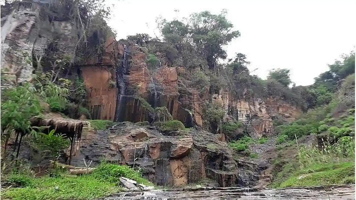 Air Terjun Unik yang Instagramable, Berikut Harga Tiket Masuk Curug ...