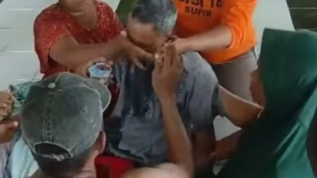 Marbot Masjid di Sumbawa Disambar Petir saat Azan