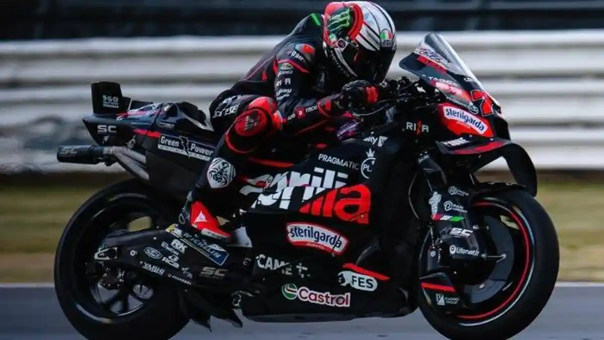 Hasil Sprint MotoGP Indonesia 2025: Comeback Sempurna Bezzecchi 