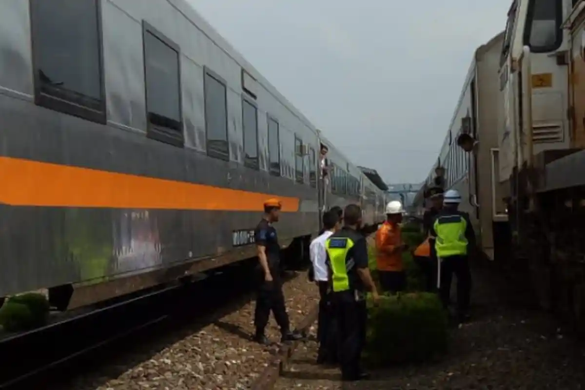 Kereta Api Argo Parahyangan Mengeluarkan Asap Hitam dalam Perjalanan, PT KAI Minta Maaf