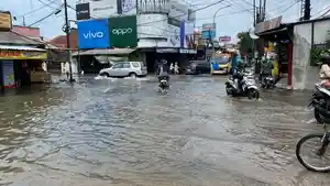 BANJIR-DI-BANDUNG-Banjir-masih-merendam-rumah-warga-dan-ruas-jalan-utamaW.jpg
