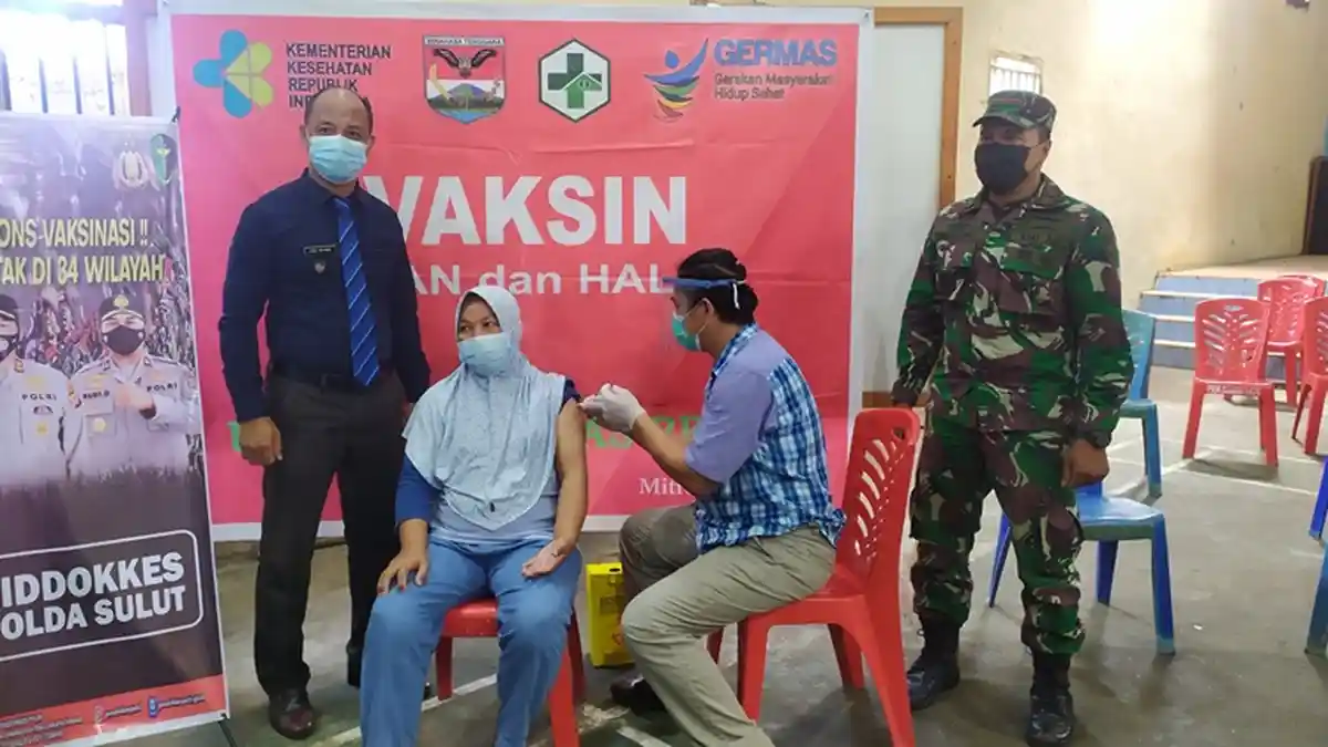 Warga Borgo Satu Kabupaten Minahasa Tenggara Divaksin Sinovac