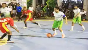 BAWA-BOLA-PemainFutsal-SMP-Frater-sedang-membawa-bola.jpg