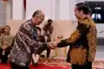 Jokowi Beri Penghargaan Keterbukaan Informasi Badan Publik 2015