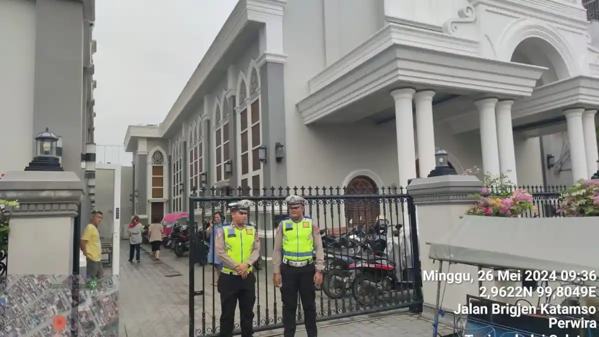 Sat Lantas Polres Tanjung Balai Turun ke Jalan Saat Pelaksanaan Ibadah Minggu Lancarkan Lalin