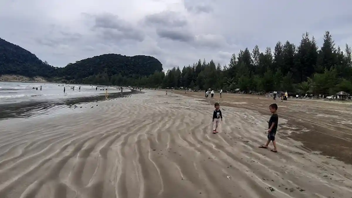 Liburan Terakhir, Obyek Wisata Lhoknga Ramai Pengunjung
