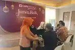 Program Jumat Baik CIMB Niaga Syariah Beri Layanan Sosial Dilingkungan Sekitar