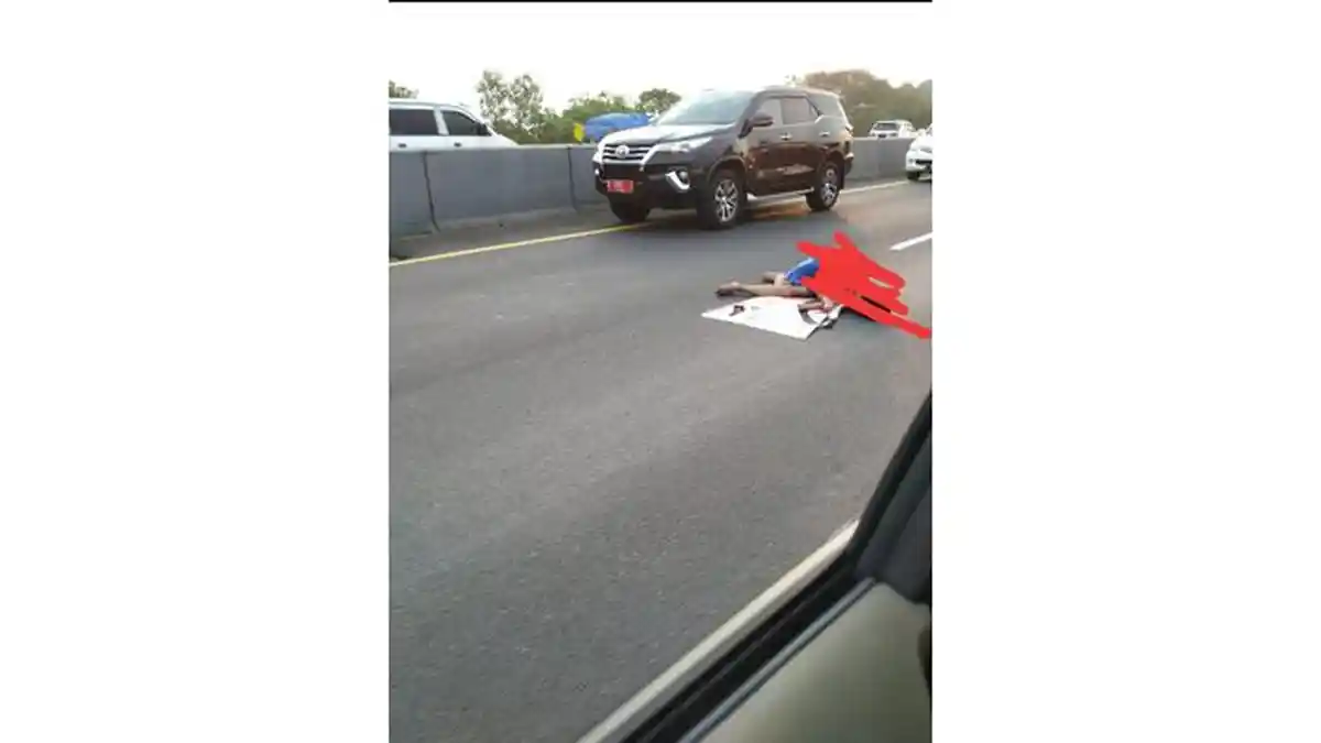 Berburu Layangan di Jalan Tol, Pelajar di KBB tewas Terserempet Mobil