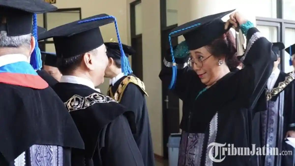 Pagi Ini Menteri Susi Terima Gelar Doktor Honoris Causa dari ITS Surabaya