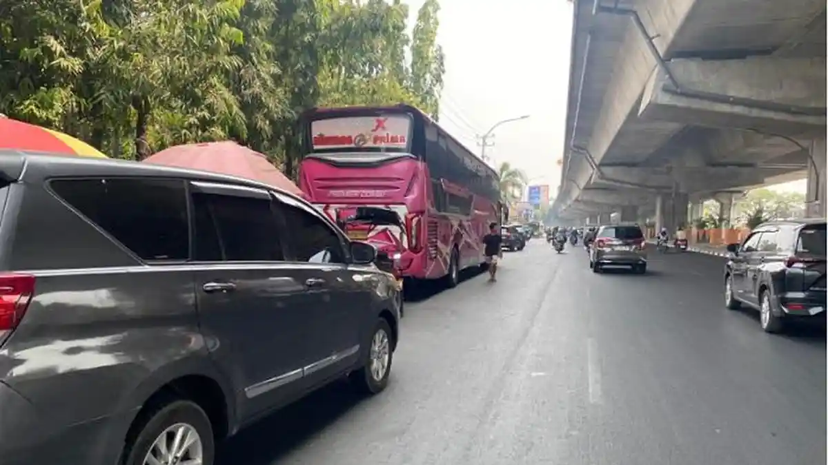 Antisipasi Macet, Pengisian Biosolar untuk Truk dan Bus di Makassar ...