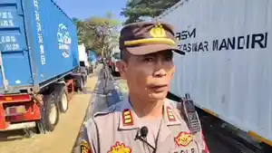 BANJIR-DI-PANTURA-Kapolsek-Pangenan-Polresta-CirebonGG.jpg