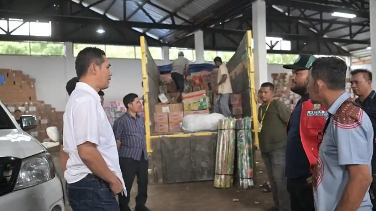 Pastikan Stok Logistik, Sekda Aceh Tinjau Posko Pelabuhan Krueng Geukueh