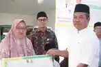 Baznas-Kota-Bima-saat-mendistribusian-zakat-konsumtif-bagi-57.jpg