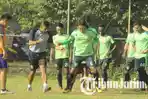 Cholid Ghoromah Sebut Perburuan Pelatih Baru Persebaya Surabaya Bukan Perkara Mudah