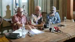 konferensi-pers-kuasa-hukum-keluarga-arya-daru-diplomat-kemlu-tewas-2482025.jpg