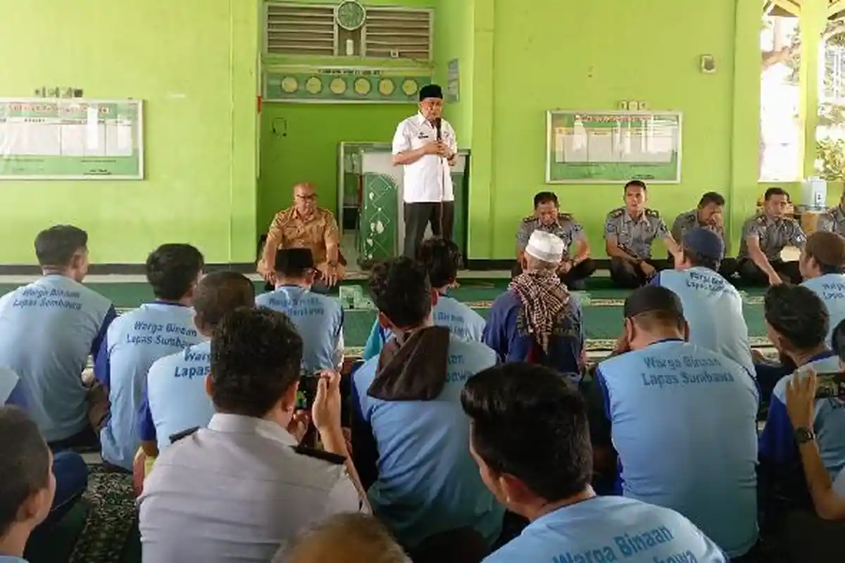 Bupati Mahmud Abdullah Janji Bantu Renovasi Masjid Lapas Sumbawa
