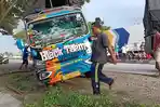 truk-kontes-terperosok-di-indramayu.jpg