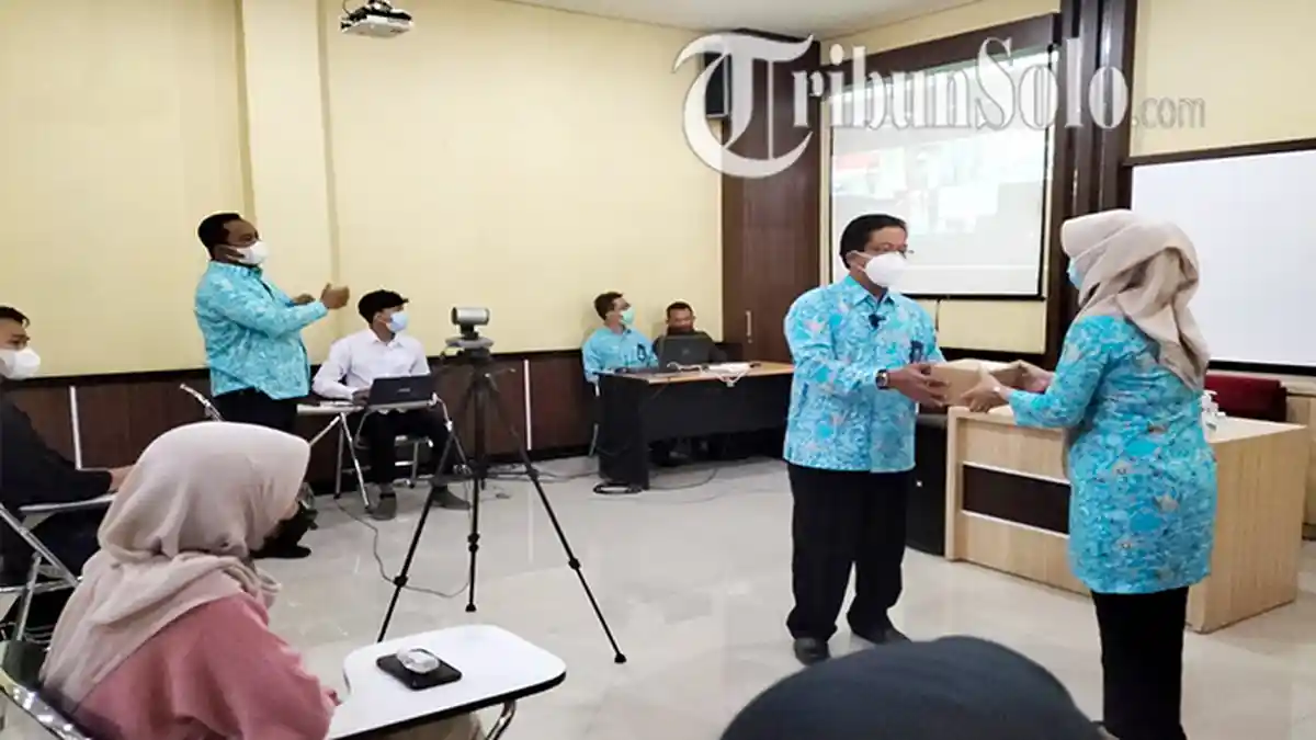 RESMI! Kampus UNS Solo Akhirnya Gelar Kuliah Tatap Muka, Tapi Terapkan Hybrid Learning, Apa Itu?