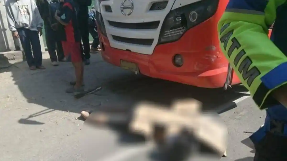 Kecelakaan Maut Tadi Pagi, Pelajar SMA Tewas Mengenaskan Usai Terjatuh dari Motor dan Dilindas Bus