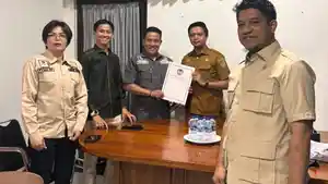 2026-05-19-Pimpinan-DPRD-Gowa-saat-menyerahkan-surat-klarifikasi.jpg