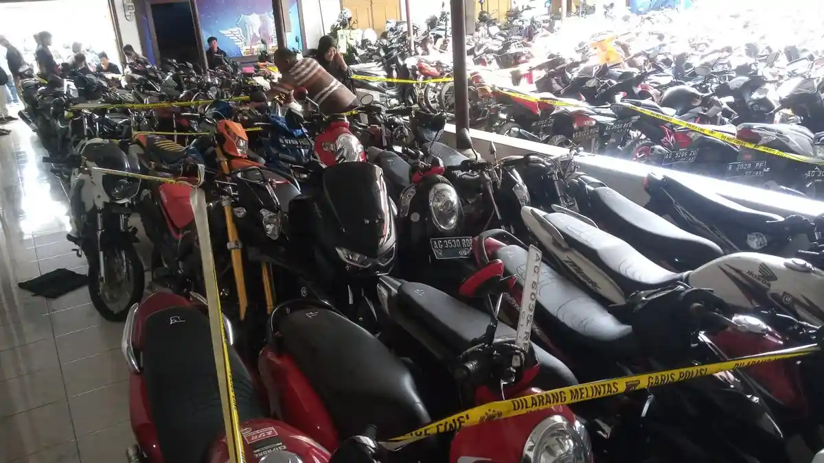 Gerebek Ajang Balap Liar di Jalur Lintas Selatan, Polisi Tulungagung Sita Ratusan Motor dan 2 Mobil