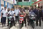Manager-Komunikasi-dan-TJSL-PLN-UID-Sumut-bersama-Kepala-Sekolah-SMK.jpg