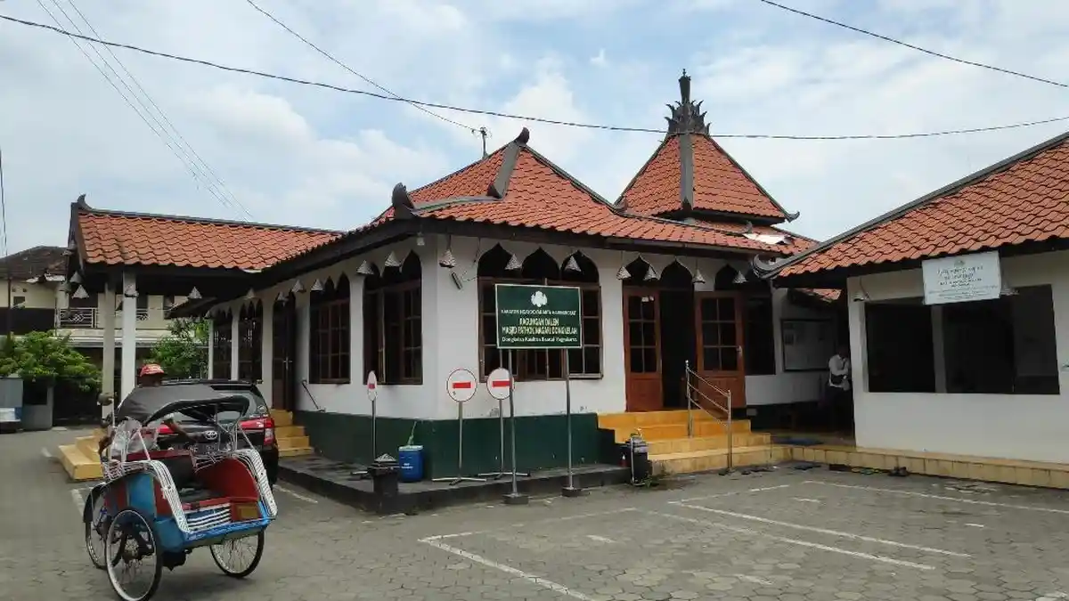 Sejarah Masjid Pathok Negoro Dongkelan, Tempat Ibadah sekaligus Benteng Pertahanan