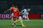 Syahroni Bek Persija Halangi Laju Rafae Simone