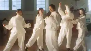Musik-video-lagu-Ditto-yang-dibawakan-NewJeans.jpg