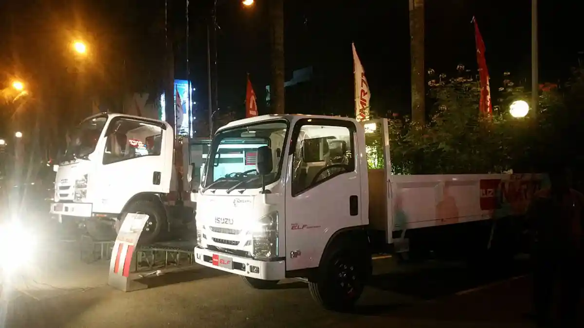 Isuzu Astra Motor Kenalkan Mobil Elf NMR71 Enam Roda. Ini Dia Kelebihannya