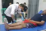 Dokter-sedang-mengobati-napi-yang-menderita-kudis-di-Lapas-Kelas-II-A-Kabupaten-Karawang.jpg