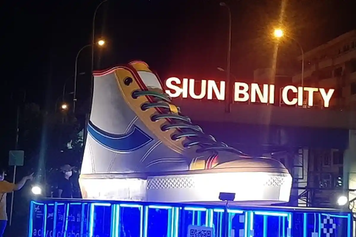 Tugu Sepatu Dibangun Era Anies, Pegiat Medsos Tunggu Tugu Kaos Kaki: Biar Enggak Lecet