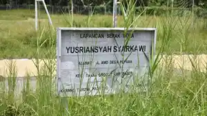 20260415_Bupati-Fahmi-Fadli-Siapkan-Lapangan-Sepak-Bola.jpg