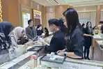 Rupiah Melemah, Warga Semarang Pilih Simpan Uang dalam Bentuk Emas