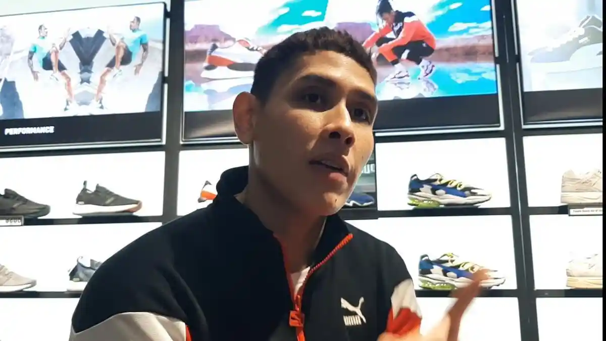 Pakai Sepatu Sport, Ganindra Bimo Serasa ‘Laki Banget’