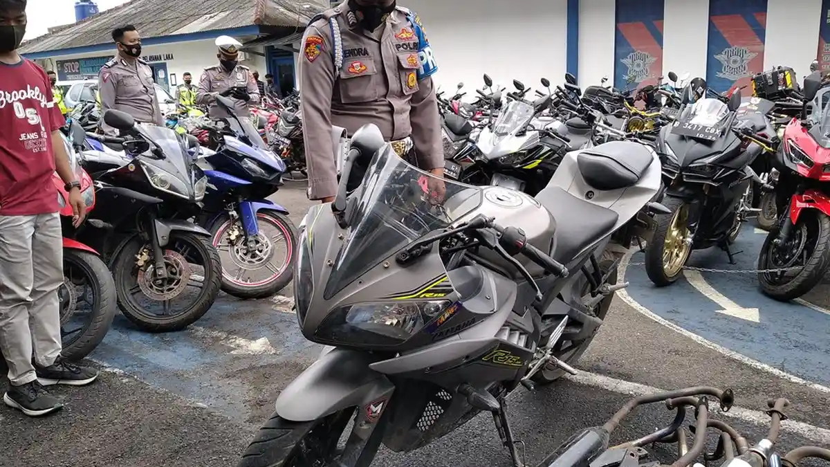 STNK Palsu, Motor Yamaha R15 Terjaring Razia Knalpot Racing Diduga Hasil Kejahatan
