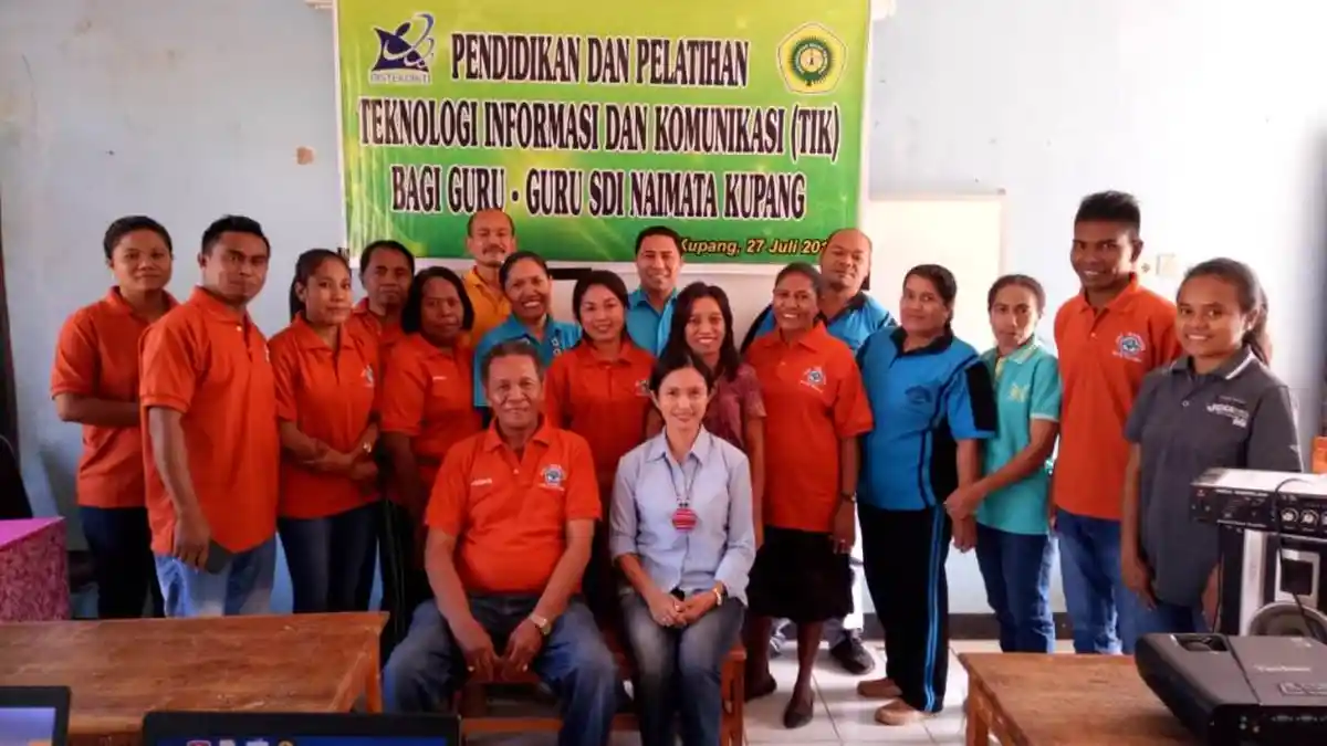 Ini Yang Dilakukan Dosen FST Undana Bagi Guru di SDI Naimata Kupang